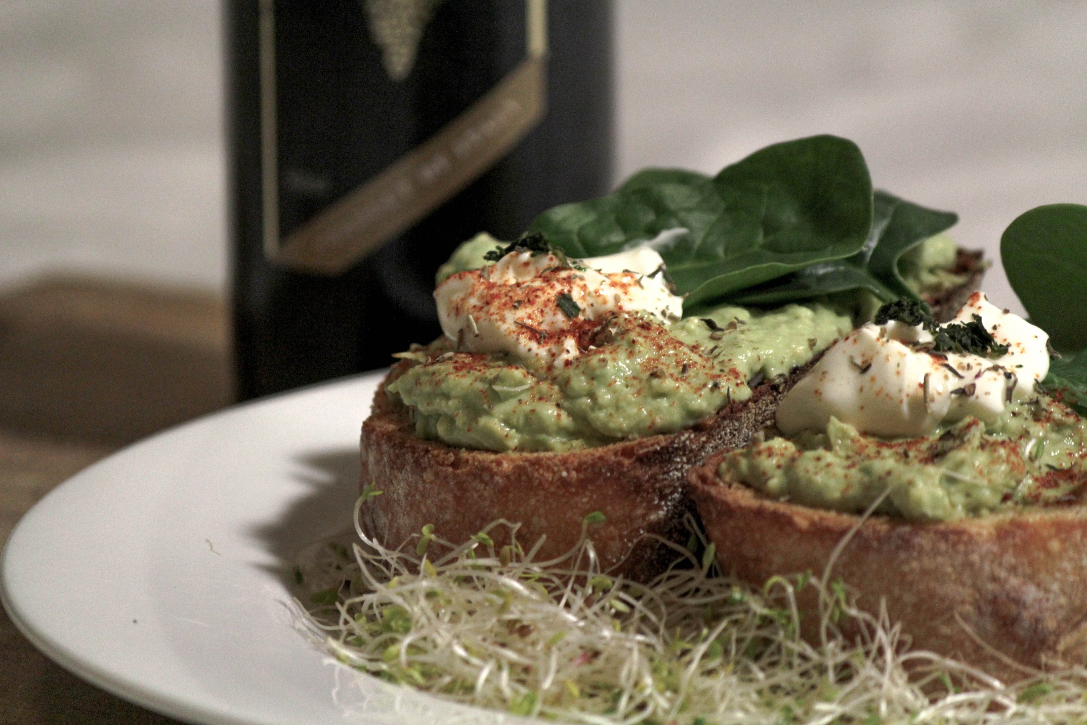 Avo, tomato, basil & eggs